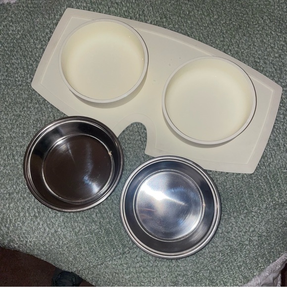 Silicone Dog Bowl Set (Creme) - Picture 2 of 2